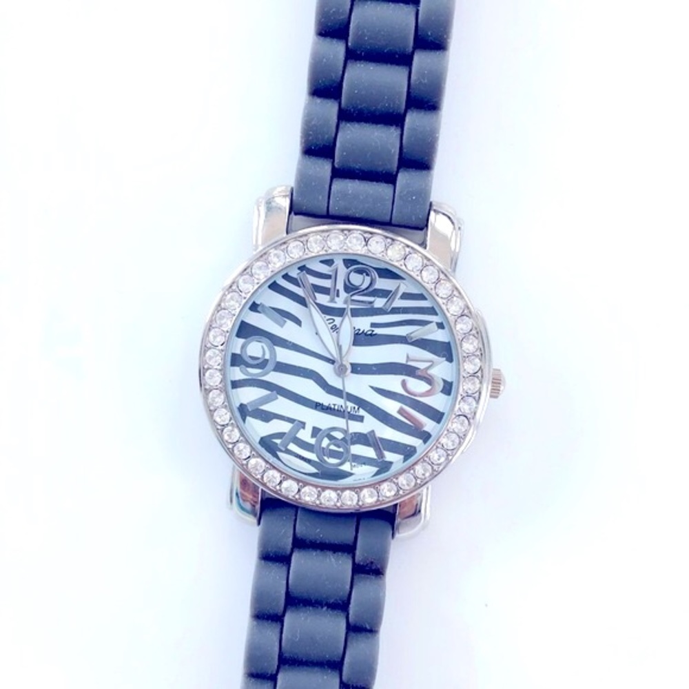 GRAY ZEBRA WOMEN’S WATCH Crystal Rubber Band Animal Print Accessories